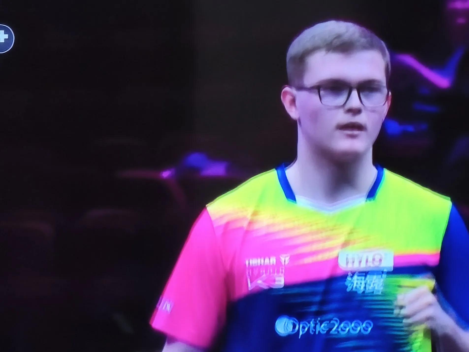 九游体育-哈兰德重返赛场,比赛局势复杂首场状态出色,皇家马德里观众沸腾!